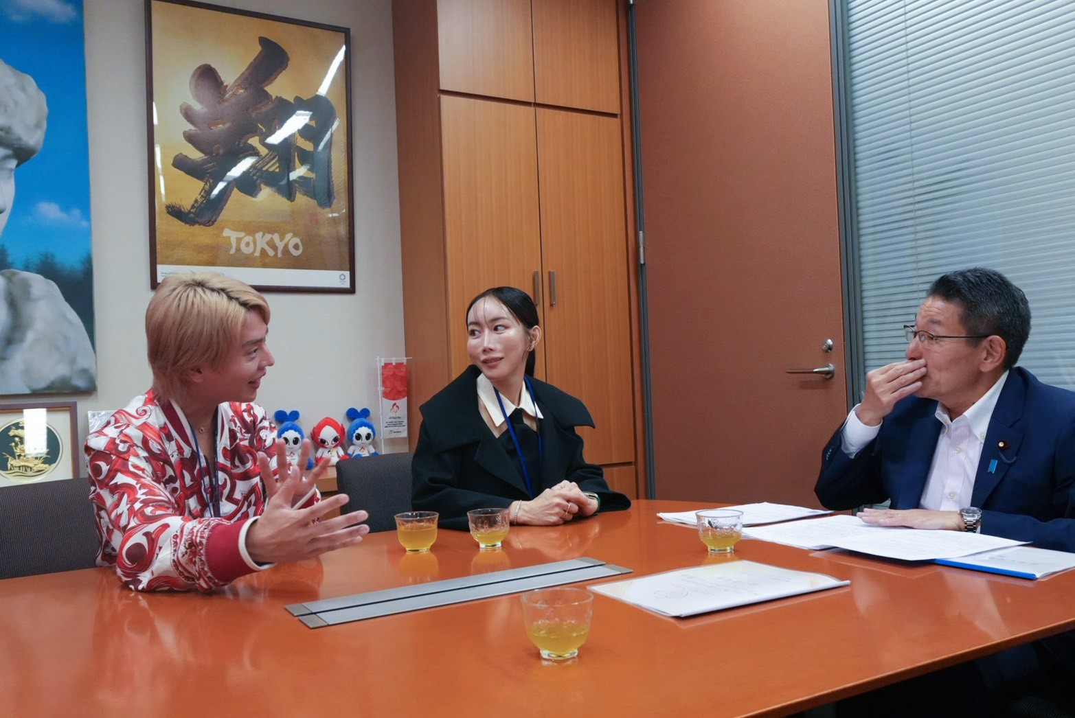 Discussion around a table
